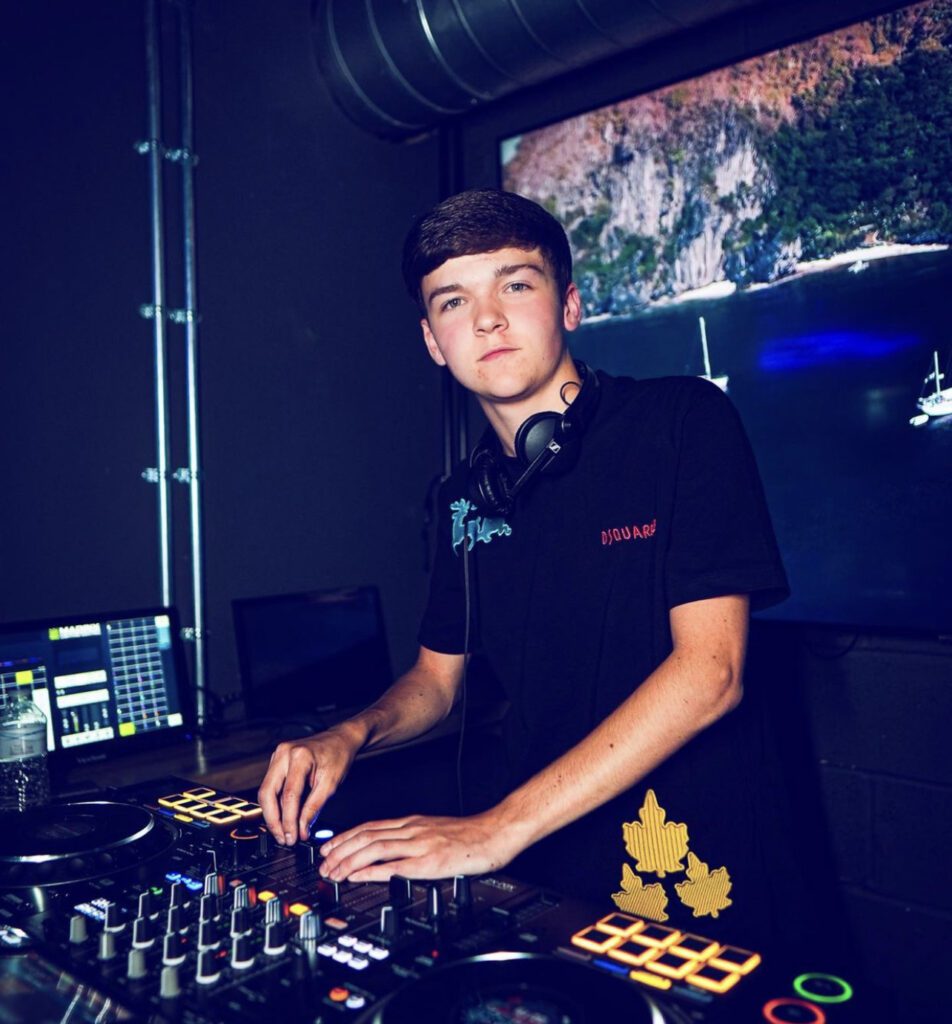 Lewis Godby DJ